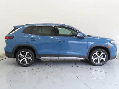 New 2025 Volkswagen Tiguan SE FWD image 2