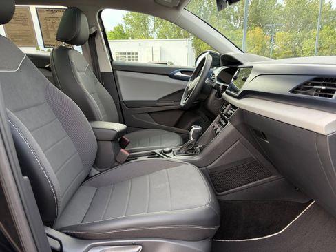 Certified 2023 Volkswagen Taos SE w/ Panoramic Sunroof Package AWD/4WD image 19
