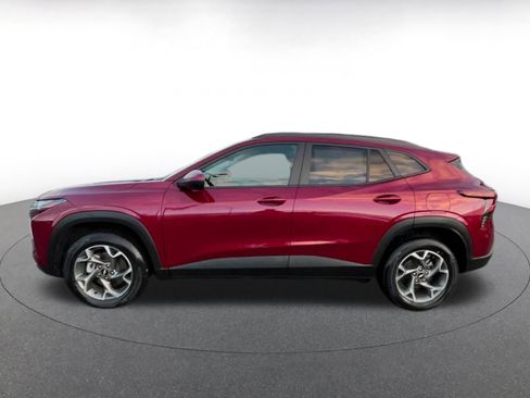 Used 2025 Chevrolet Trax LT image 9