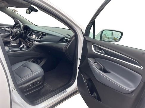 Used 2021 Buick Enclave Essence image 27