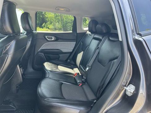 Used 2022 Jeep Compass Latitude w/ Convenience Group AWD/4WD image 25