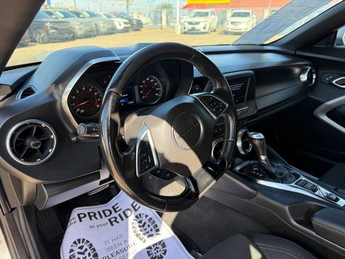 Used 2022 Chevrolet Camaro LT RWD image 15