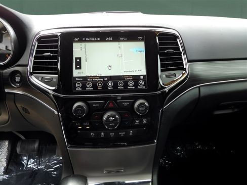 Used 2021 Jeep Grand Cherokee Limited image 23