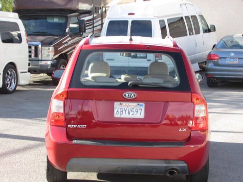 Used 2007 Kia Rondo LX w/ Convenience Pkg FWD image 8