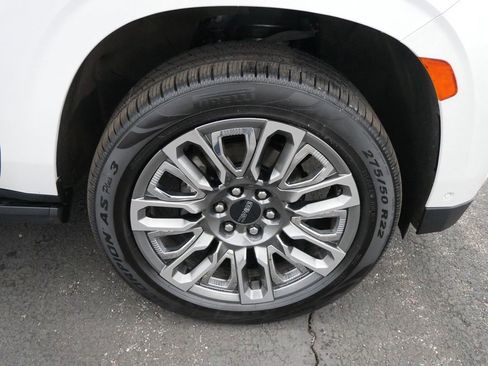 Used 2023 GMC Yukon XL Denali Ultimate image 8