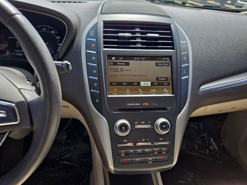 Used 2017 Lincoln MKC Premiere image 25