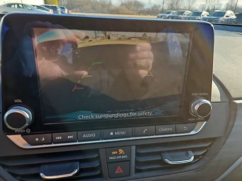 Used 2024 Nissan Altima 2.5 SV image 16