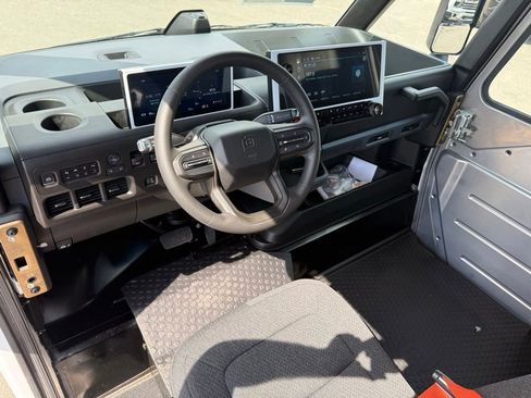 Used 2024 Chevrolet Brightdrop 400 w/ Commercial Equipment Package AWD/4WD image 10