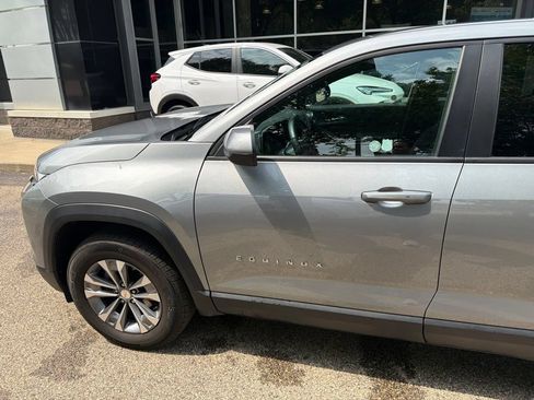 Used 2025 Chevrolet Equinox LT AWD/4WD image 2