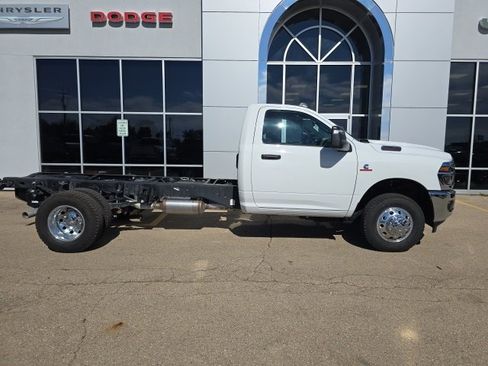 New 2026 RAM 3500 Tradesman w/ Chrome Appearance Group image 2
