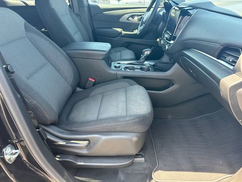 Used 2023 Chevrolet Traverse LT image 14