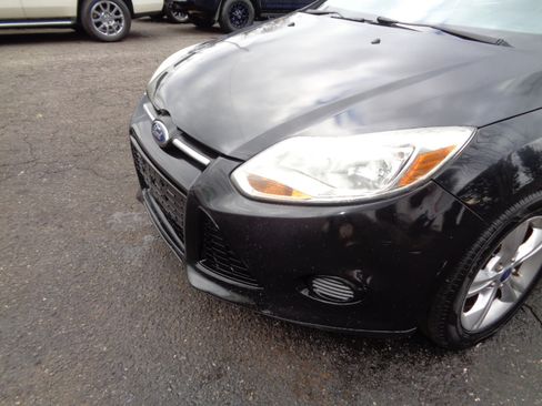 Used 2014 Ford Focus SE w/ SE Winter Package image 9