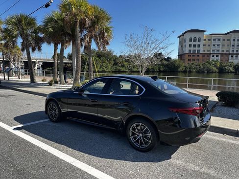 Used 2019 Alfa Romeo Giulia AWD image 3