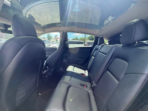 Used 2022 Tesla Model Y Long Range AWD/4WD image 15
