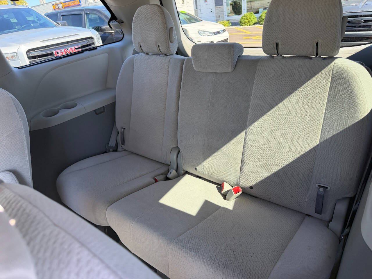 Used 2013 Toyota Sienna LE w/ Towing Pkg FWD image 13