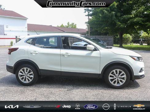 Used 2021 Nissan Rogue Sport S image 9