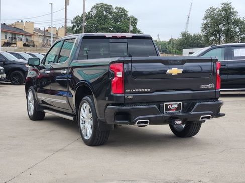 Used 2024 Chevrolet Silverado 1500 High Country w/ High Country Premium Package AWD/4WD image 3