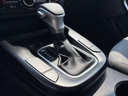 Used 2025 Kia Soul LX w/ LX Technology Package FWD image 39