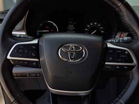Certified 2022 Toyota Sienna XLE FWD image 13