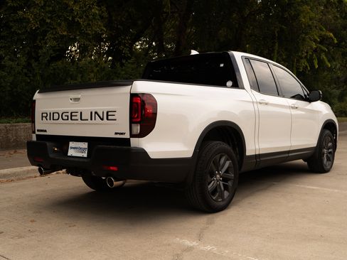 Certified 2024 Honda Ridgeline Sport image 9