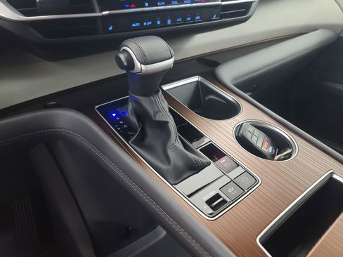 Used 2024 Toyota Sienna XLE image 37