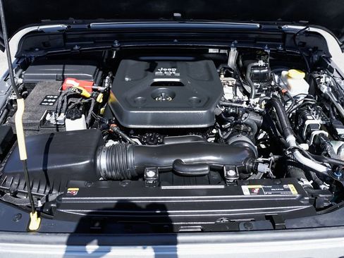 Used 2021 Jeep Wrangler Sport image 14