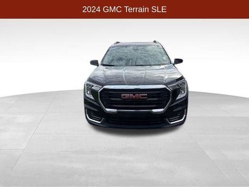 Used 2024 GMC Terrain SLE w/ Driver Convenience Package image 2