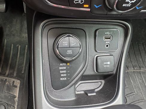 Used 2019 Jeep Compass Trailhawk w/ Leather Interior Group AWD/4WD image 16