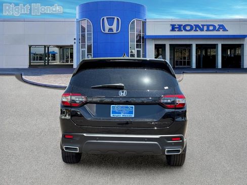 Used 2025 Honda Pilot Black Edition image 10