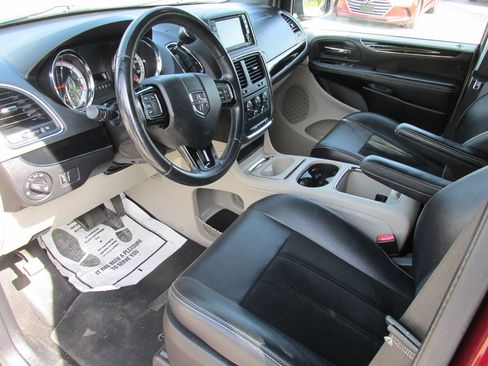 Used 2017 Dodge Grand Caravan SXT FWD image 9