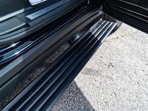 Used 2024 Chevrolet Suburban High Country w/ Advanced Technology Package image 15