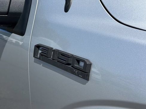 Used 2017 Ford F150 XL w/ Equipment Group 101A Mid RWD image 6