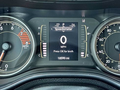 Certified 2022 Jeep Cherokee Latitude AWD/4WD image 10