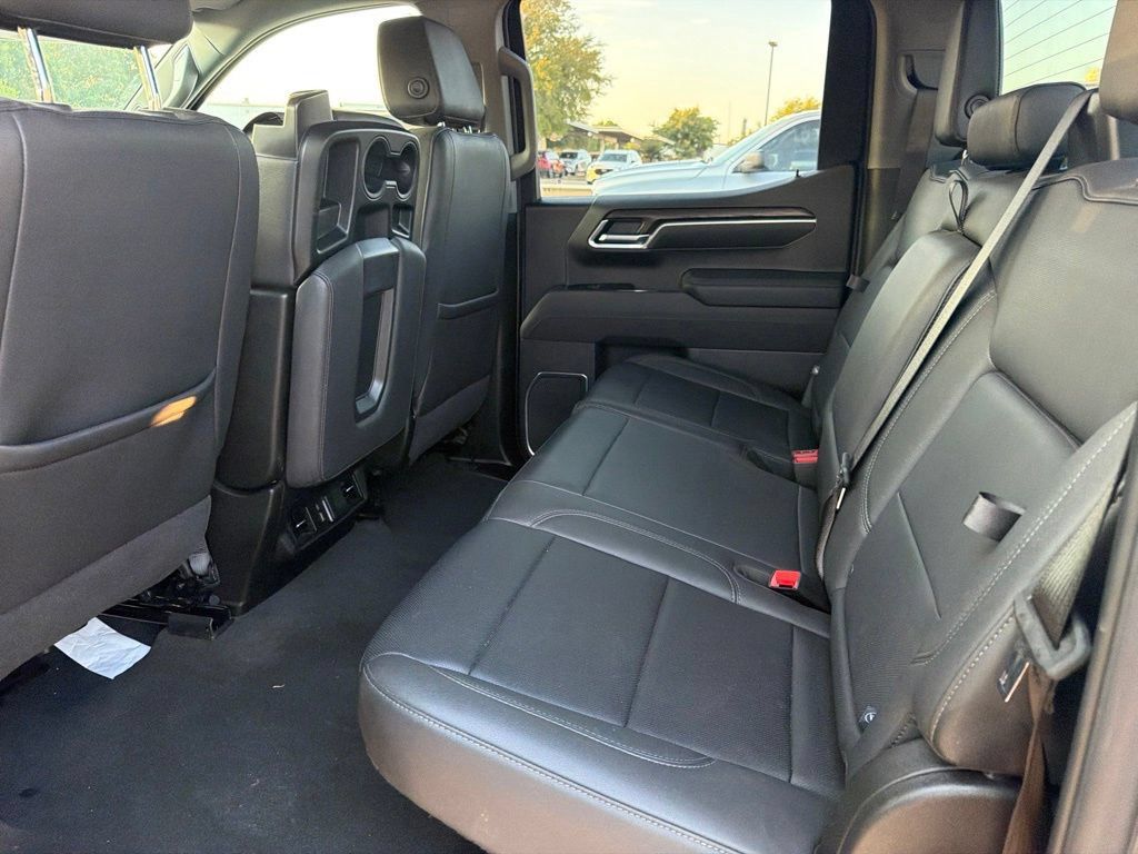 Used 2025 GMC Sierra 1500 SLT AWD/4WD image 9