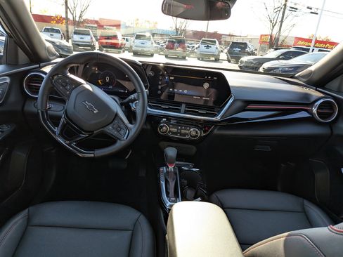 Used 2025 Chevrolet Trax RS w/ Driver Confidence Package image 14