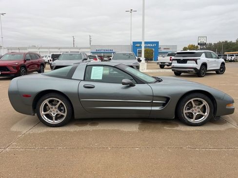 Used 2004 Chevrolet Corvette Coupe w/ Roof Package image 3