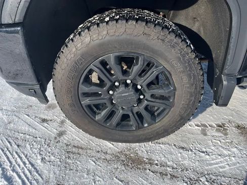 Used 2022 GMC Sierra 2500 Denali w/ Denali Black Diamond Edition image 8