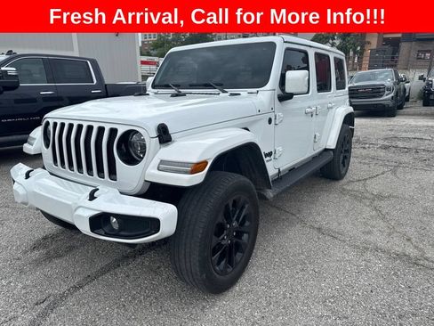 Used 2022 Jeep Wrangler Unlimited Sahara AWD/4WD image 3