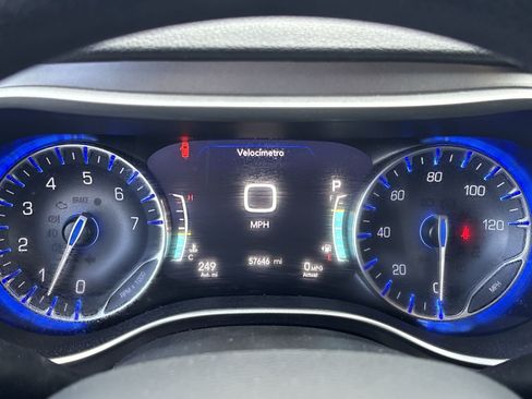 Used 2021 Chrysler Pacifica Touring FWD image 10