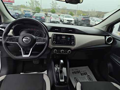 Used 2021 Nissan Versa SV FWD image 13