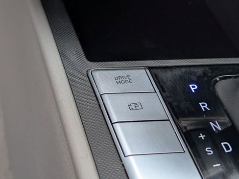 Used 2024 Hyundai Elantra SEL image 25