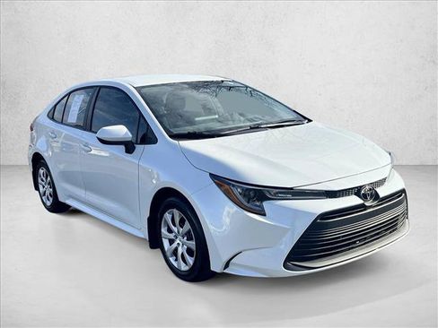 Certified 2025 Toyota Corolla LE image 3