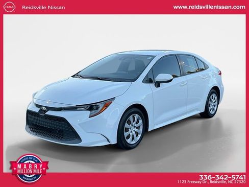 Used 2021 Toyota Corolla LE image 1