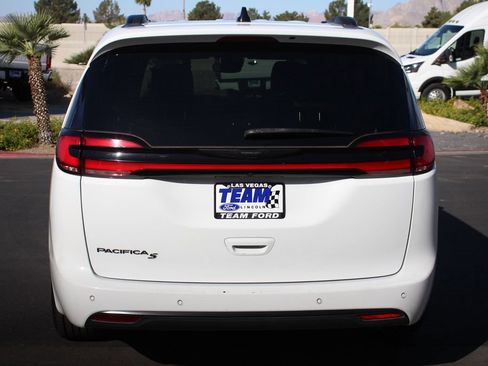 Used 2023 Chrysler Pacifica Touring-L w/ Uconnect Theater Family Group FWD image 7