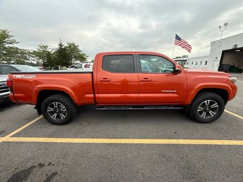 Used 2018 Toyota Tacoma TRD Sport w/ Technology Package AWD/4WD image 7
