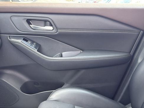 Certified 2022 Nissan Rogue SV w/ SV Premium Package image 18