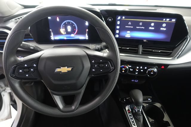 Used 2025 Chevrolet Trax LT FWD image 12
