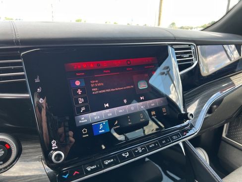 Used 2022 Jeep Wagoneer Series III w/ Convenience Group I image 12