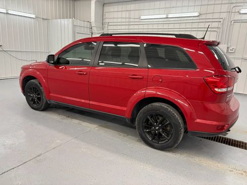 Used 2019 Dodge Journey SE w/ Connectivity Group AWD/4WD image 3