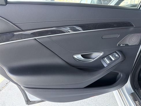 Used 2020 Mercedes-Benz S 560 Sedan image 28